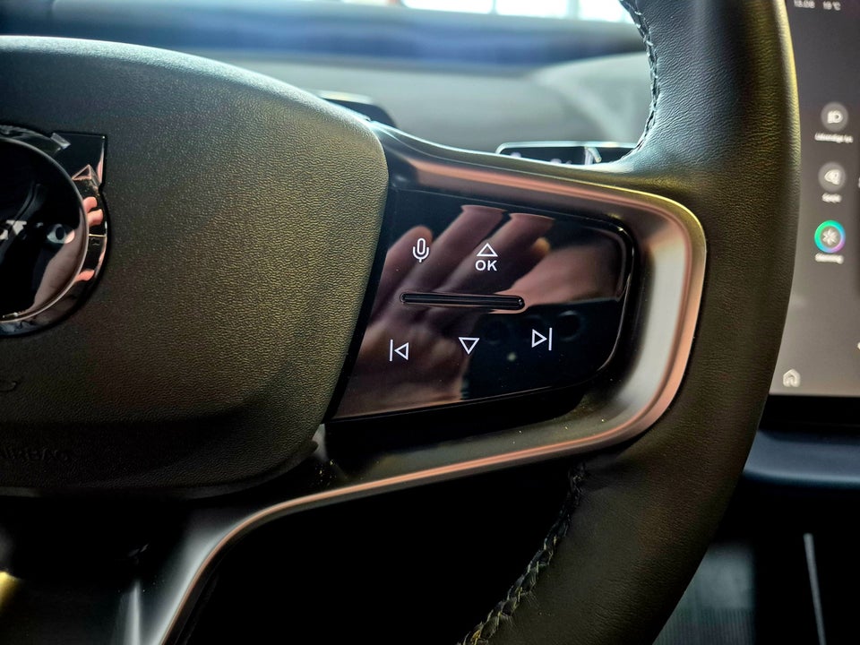 Volvo EX30 Extended Range Plus 5d