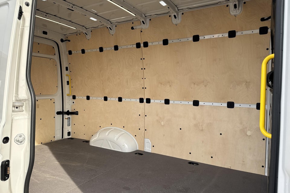 VW Crafter 35 2,0 TDi 163 Comfort Kassevogn L3H2 RWD