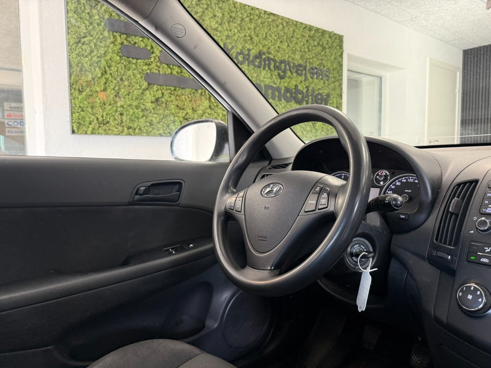 Hyundai i30 1,6 CRDi 90 Comfort 5d