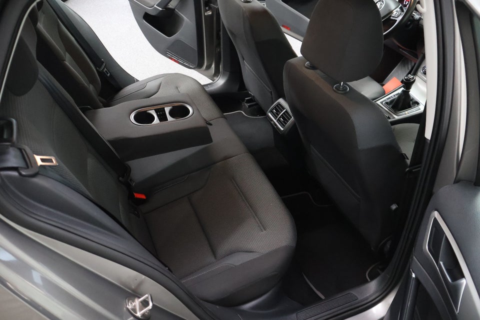 VW Golf VII 1,4 TSi 122 Comfortline BMT 5d