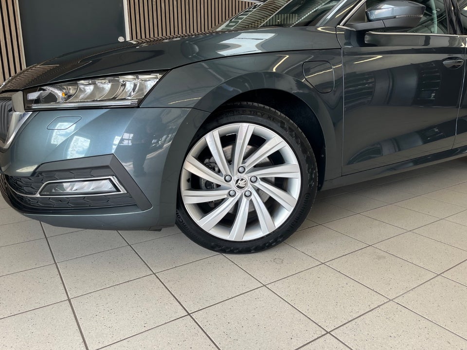 Skoda Octavia 1,4 TSi iV Plus Combi DSG 5d