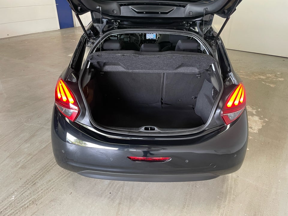 Peugeot 208 1,5 BlueHDi 100 Privé 5d