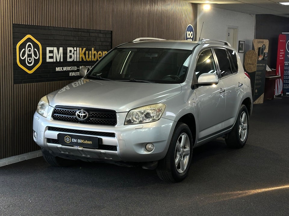 Toyota RAV4 2,2 D-4D 136 4x4 Van 5d