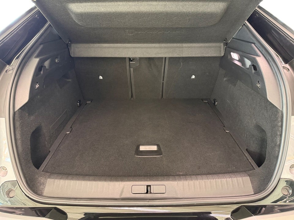 Peugeot e-3008 101 GT 5d