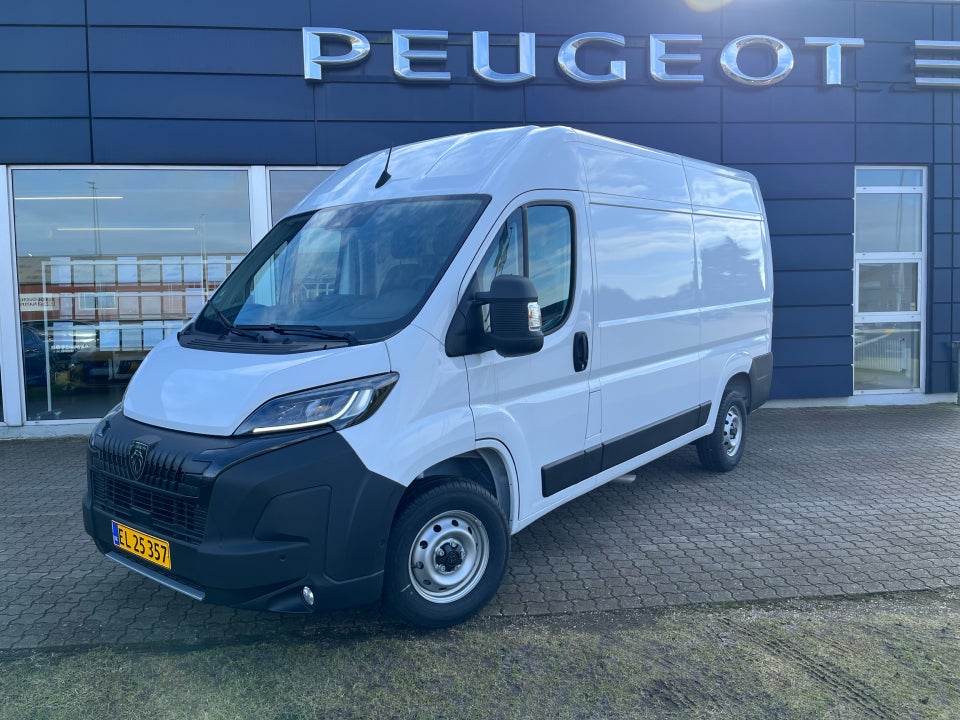 Peugeot Boxer 333 2,2 BlueHDi 140 L2H2 Premium