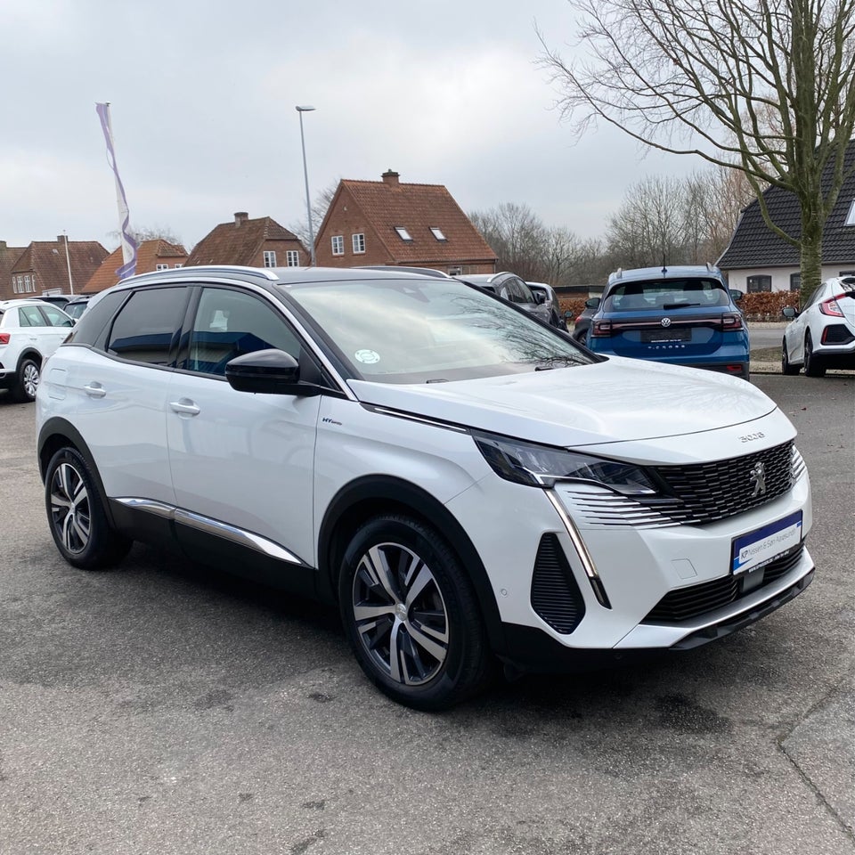 Peugeot 3008 1,6 Hybrid First Selection EAT8 5d