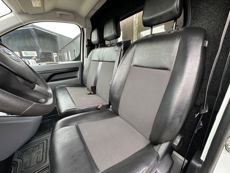 Toyota ProAce 2,0 D 120 Medium Base++ Chassis 2d