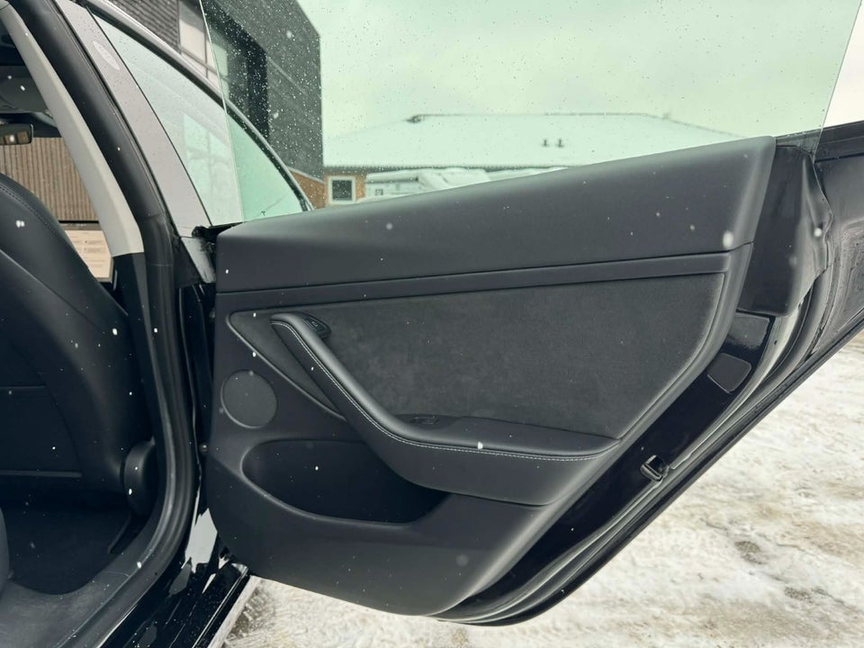 Tesla Model 3 Long Range AWD 4d