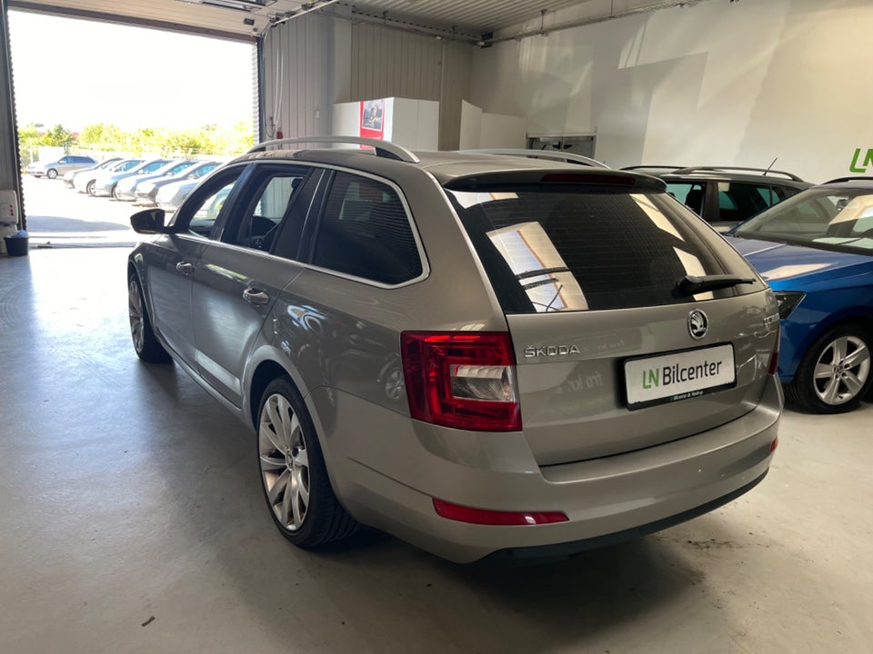 Skoda Octavia 1,8 TSi 180 Elegance Combi DSG 5d