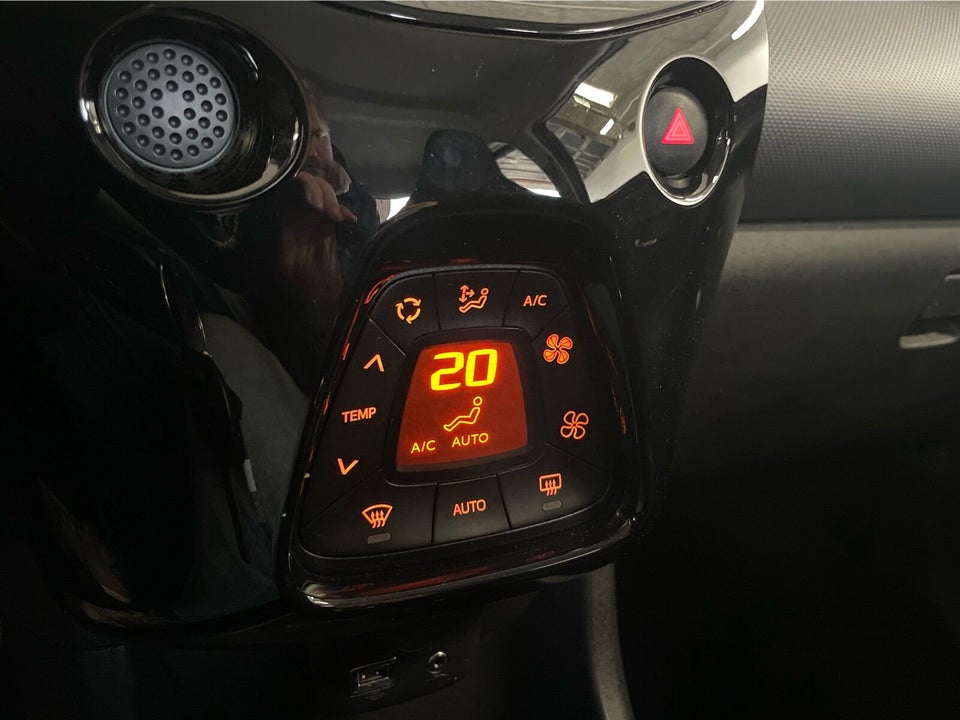 Peugeot 108 1,0 e-VTi 72 Infinity 5d