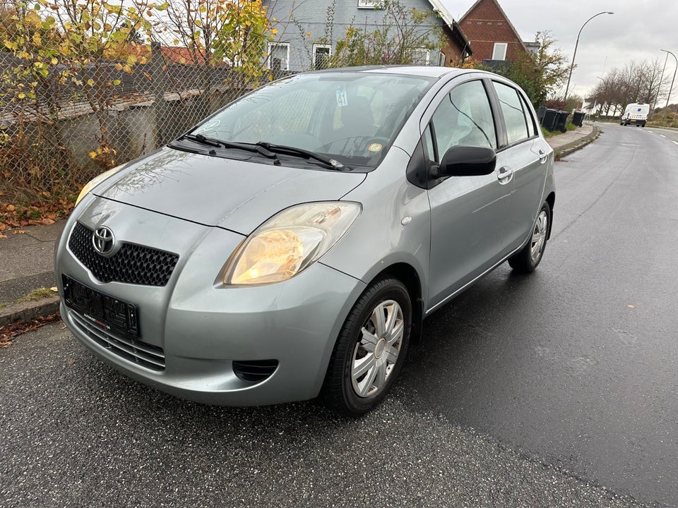 Toyota Yaris 1,3 Luna 5d