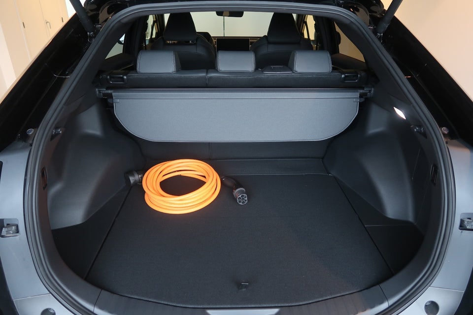 Toyota bZ4X Executive 5d