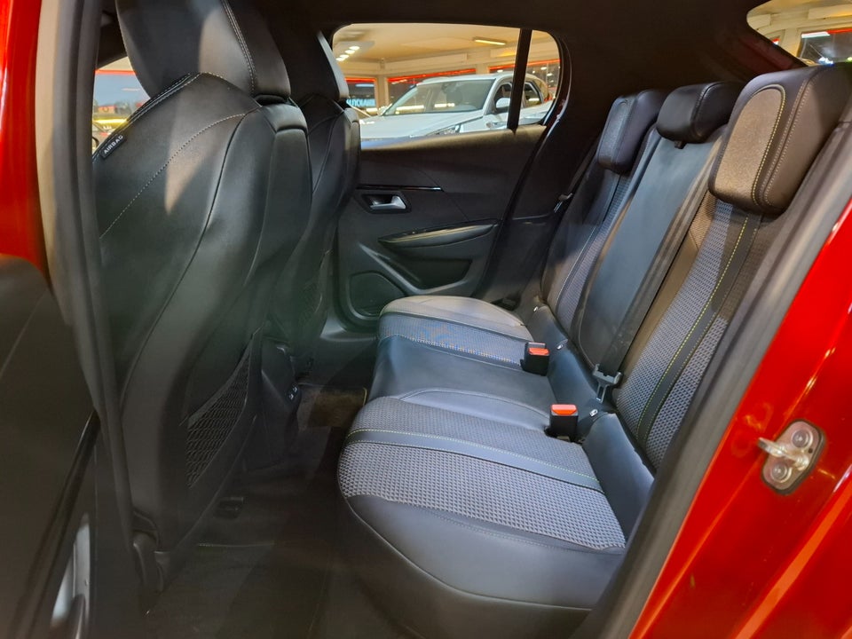 Peugeot e-208 50 GT 5d