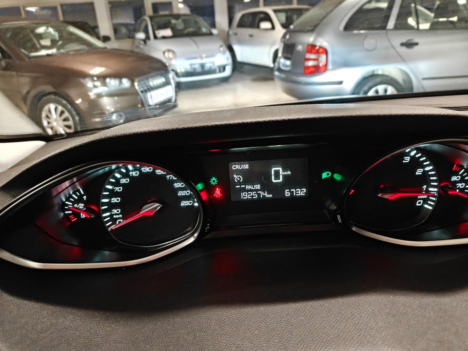 Peugeot 308 1,2 e-THP 130 Active SW 5d