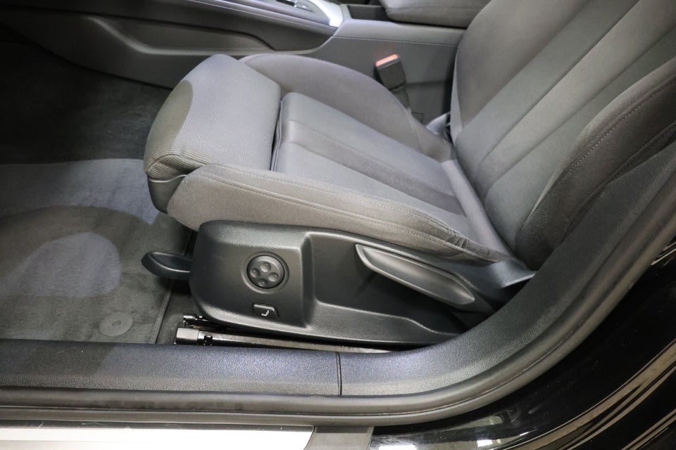 Audi A4 40 TFSi Advanced plus S-tr. 4d