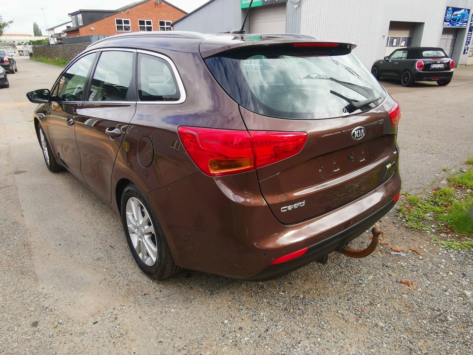 Kia Ceed 1,6 CRDi 128 Premium+ SW 5d