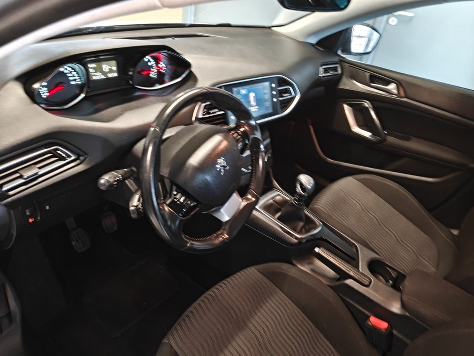 Peugeot 308 1,6 THP 125 Allure 5d