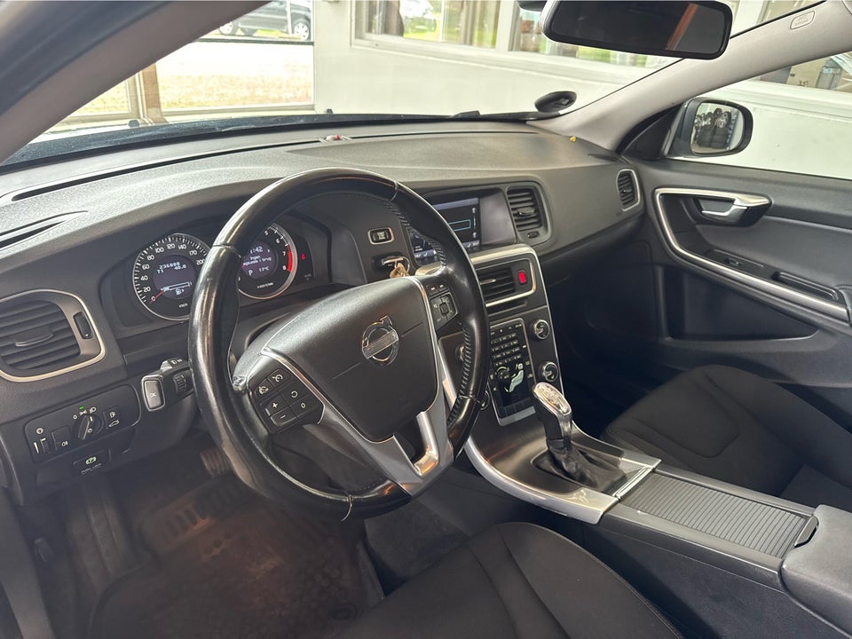 Volvo V60 1,6 T4 180 Momentum aut. 5d