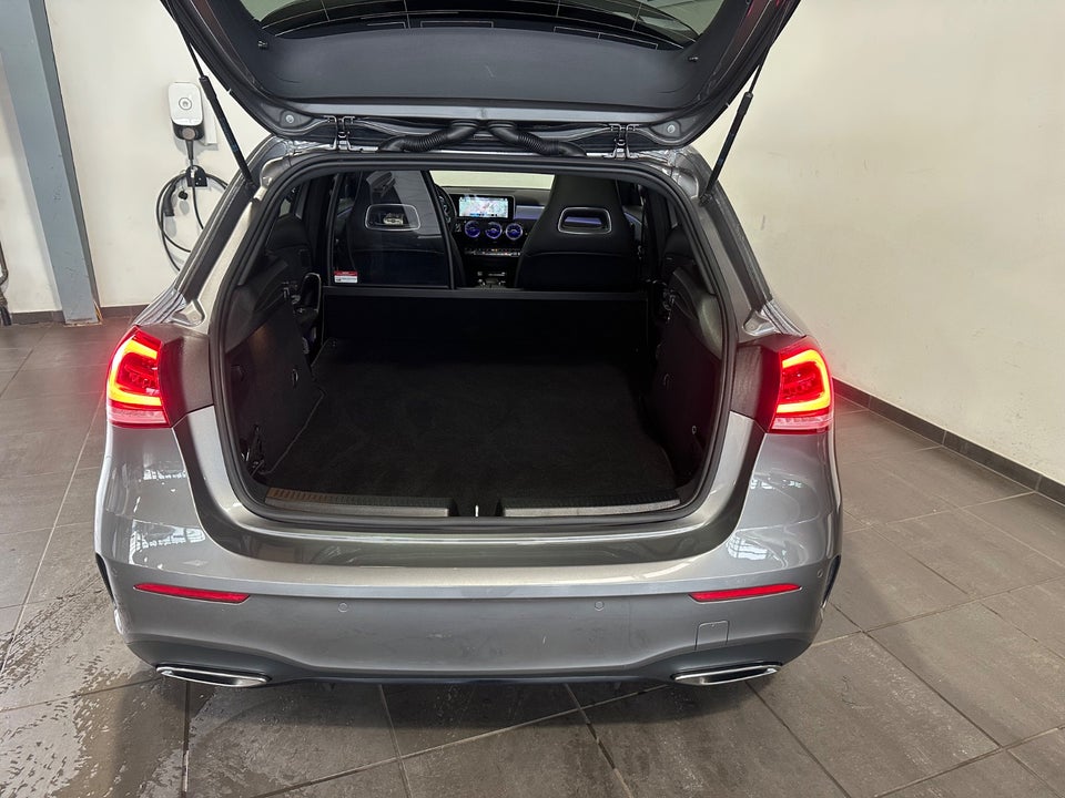 Mercedes A220 2,0 AMG Night Edition aut. 4Matic Van 5d