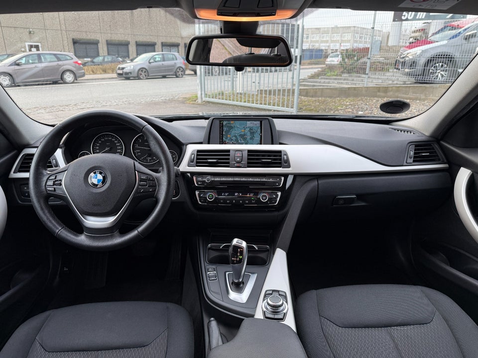 BMW 320i 2,0 Touring aut. 5d
