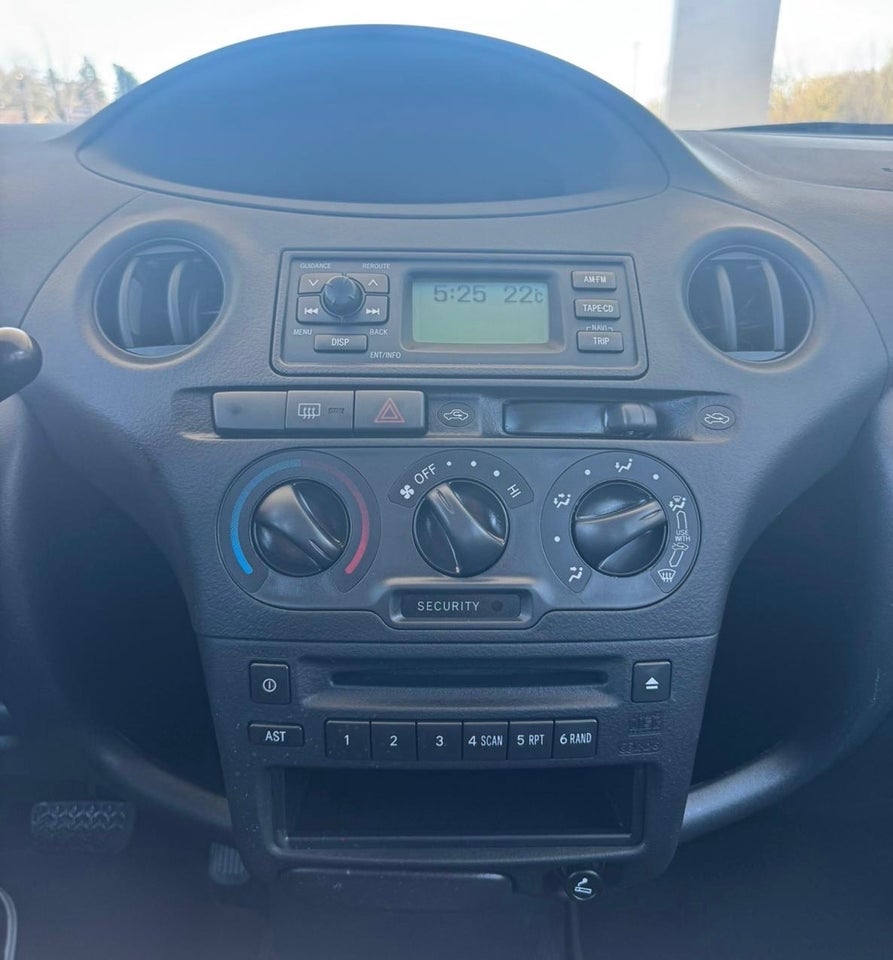 Toyota Yaris 1,0 Sol MMT 5d