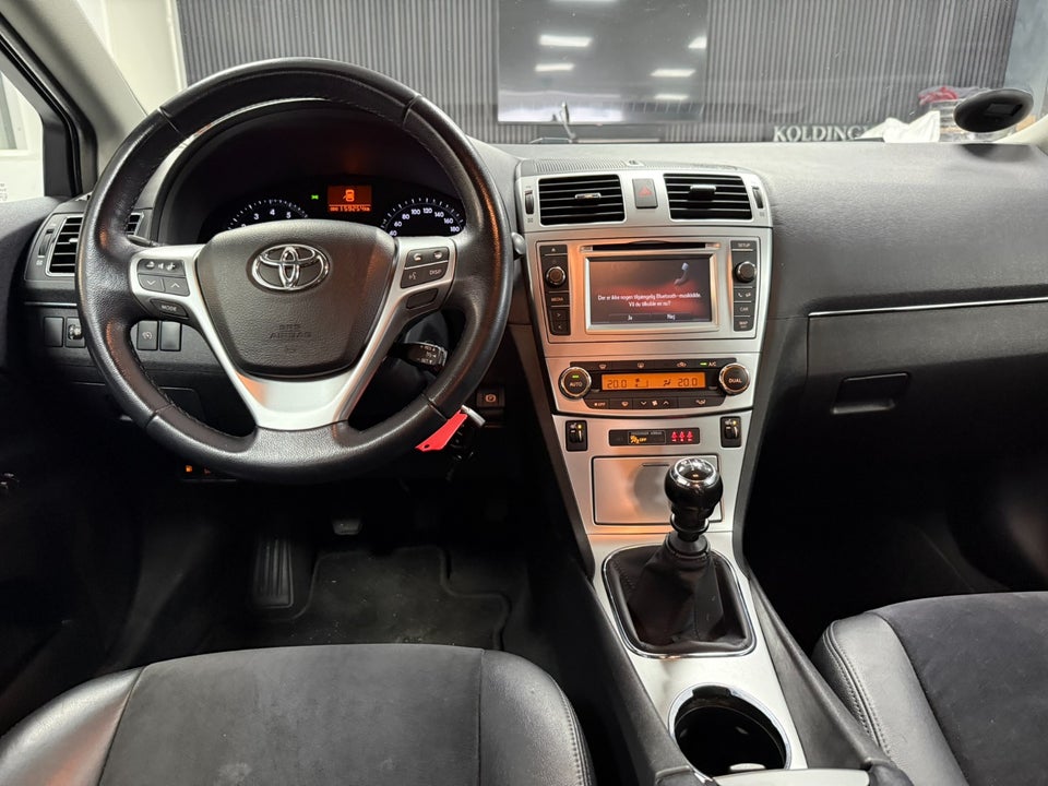 Toyota Avensis 1,8 VVT-i T2 Premium Touring Sports 5d