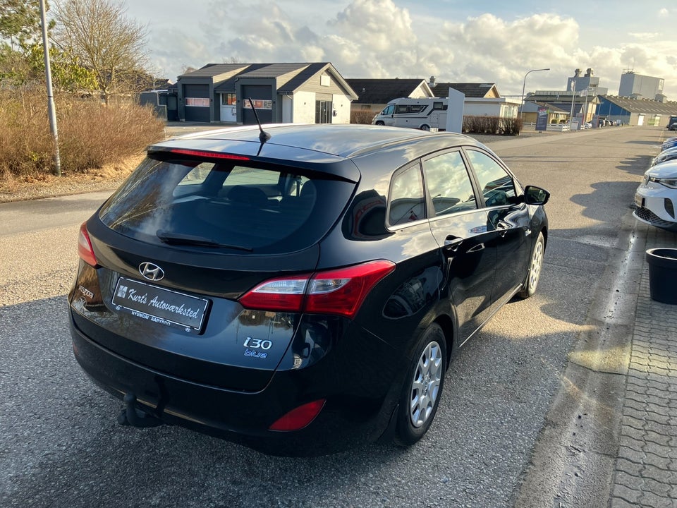 Hyundai i30 1,6 CRDi 110 Comfort CW Eco 5d