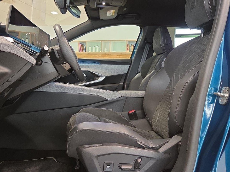Peugeot e-3008 77 GT Pack 5d