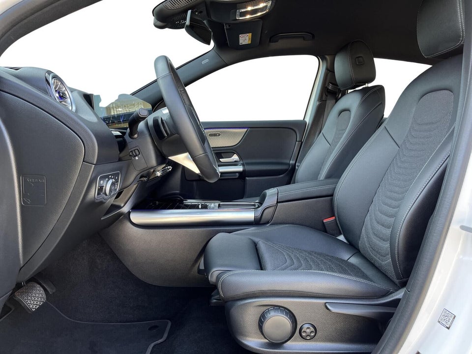 Mercedes EQA300 4Matic 5d