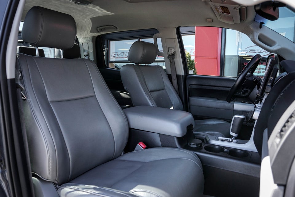 Toyota Tundra 5,7 V8 i-Force CrewMax TRD 4d