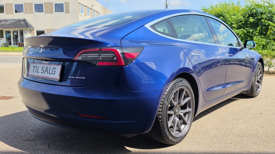 Tesla Model 3 Long Range AWD 4d