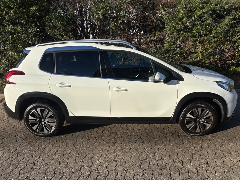 Peugeot 2008 1,2 e-THP 110 Allure Sky 5d