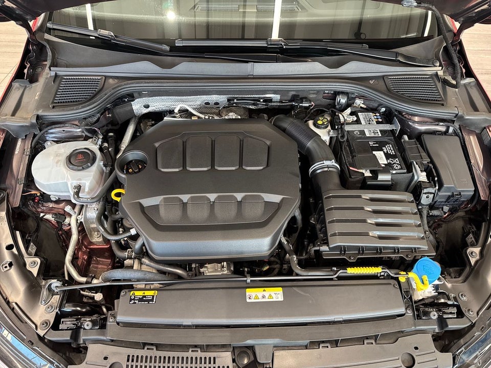 VW Golf VIII 2,0 GTi DSG 5d