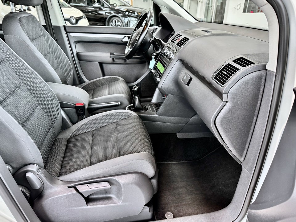 VW Touran 1,6 TDi 105 Comfortline BMT 7prs 5d