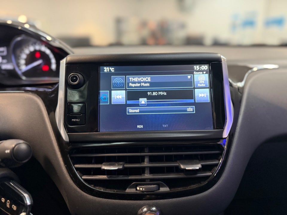 Peugeot 208 1,2 VTi Allure Sky 5d