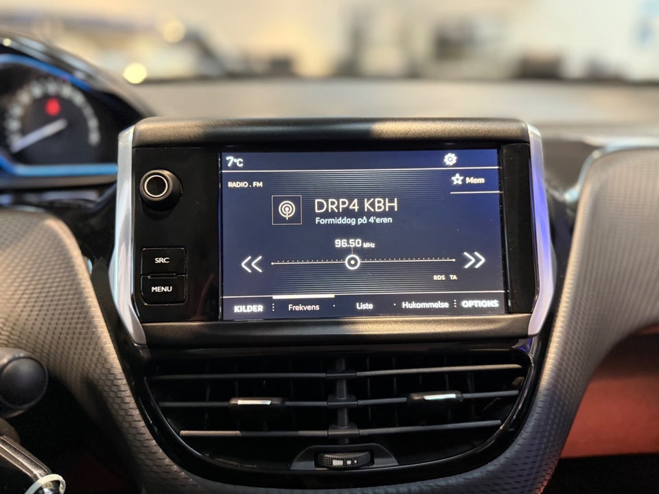 Peugeot 2008 1,2 e-THP 110 Allure Sky 5d