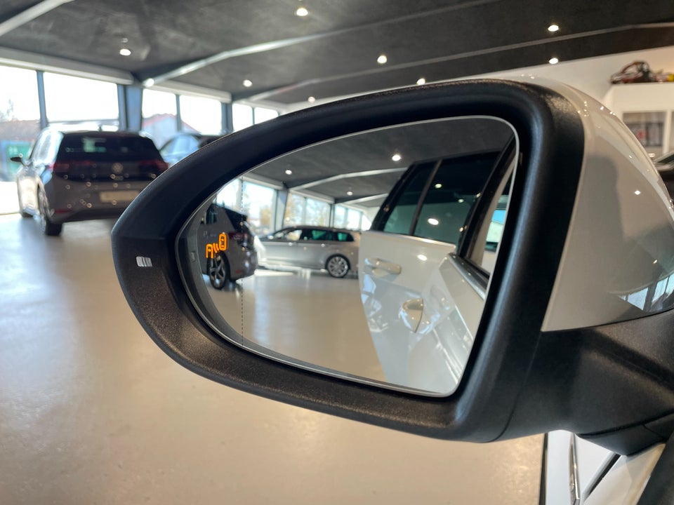 VW Golf VII 1,5 TSi 150 R-line Variant DSG 5d