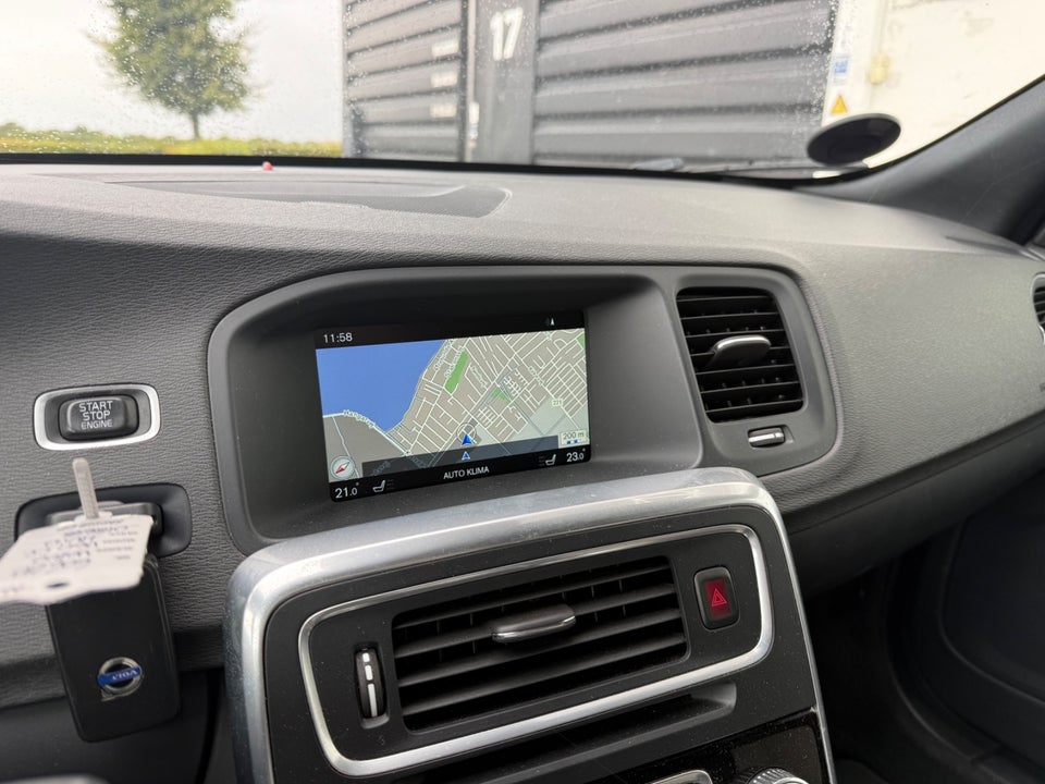 Volvo V60 CC 2,0 T5 245 Momentum aut. 5d