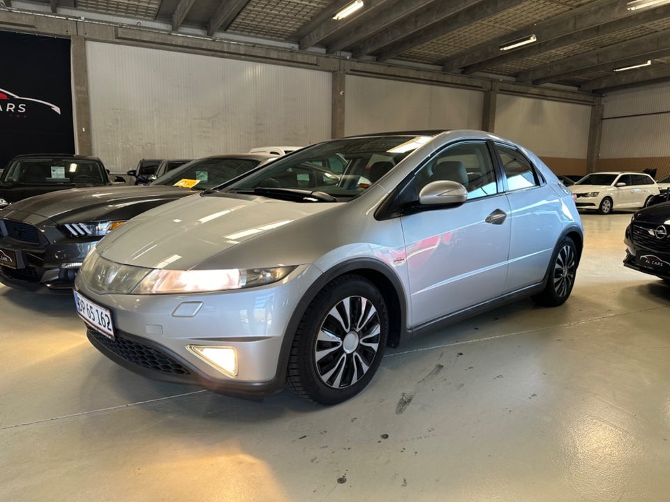 Honda Civic 1,8 Executive 5d