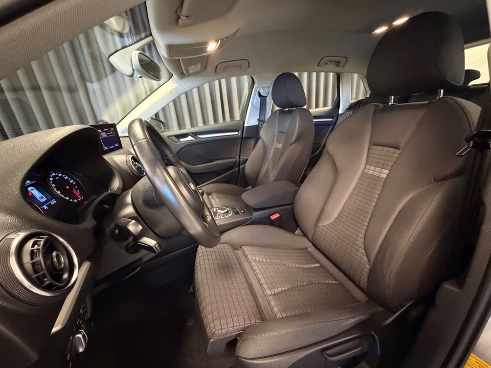 Audi A3 1,4 TFSi 122 Ambiente Sportback 5d