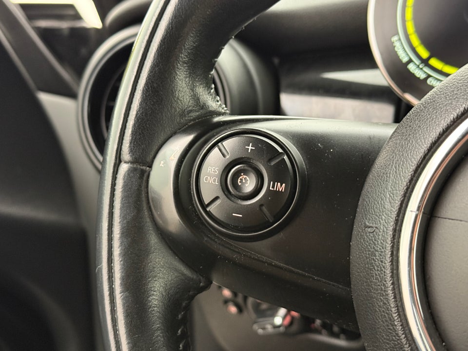 MINI Cooper SE Essential 3d