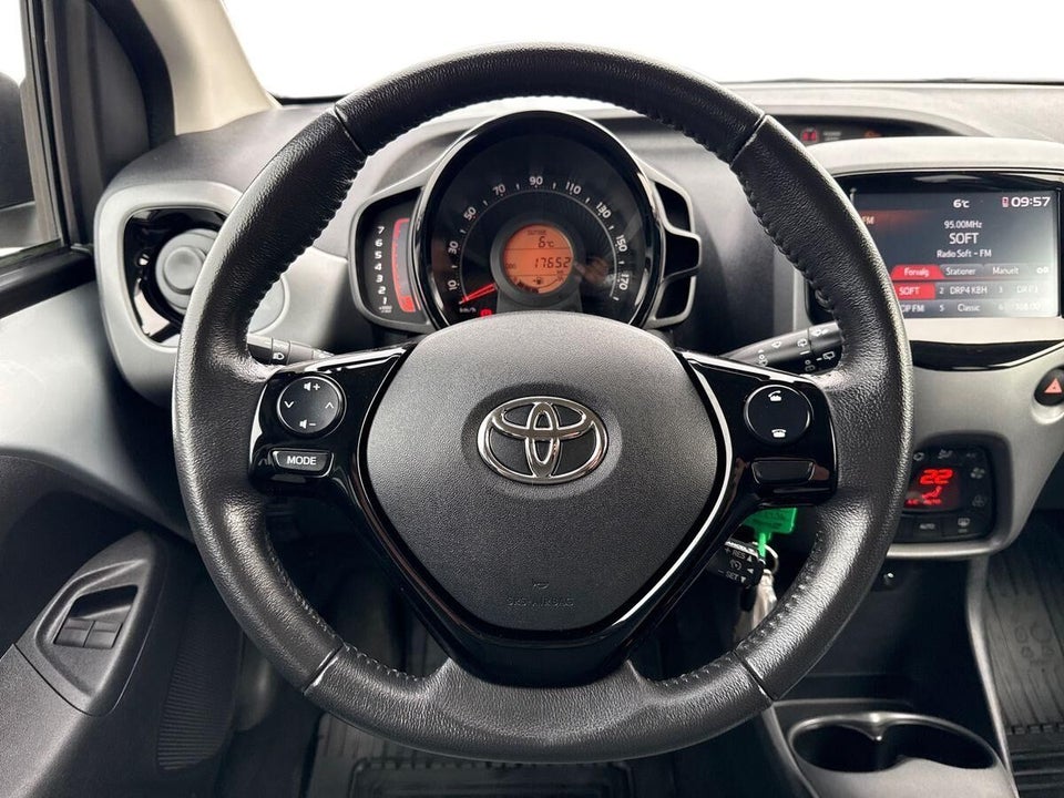 Toyota Aygo 1,0 VVT-i x-press 5d