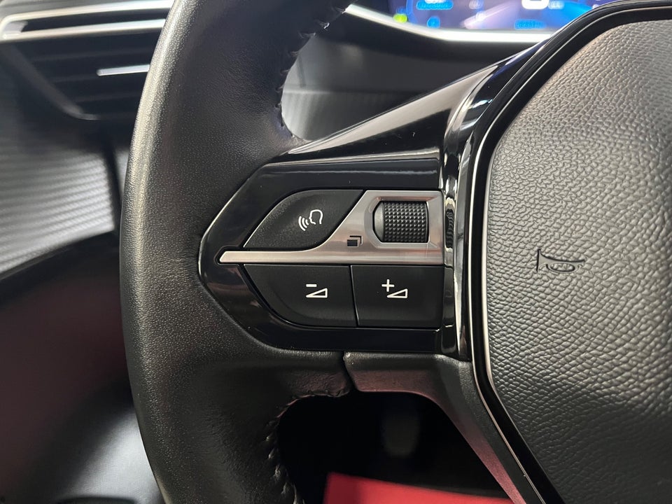 Peugeot 208 1,2 PureTech 100 Allure 5d