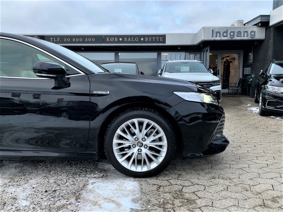 Toyota Camry 2,5 Hybrid H3 Executive CVT 4d