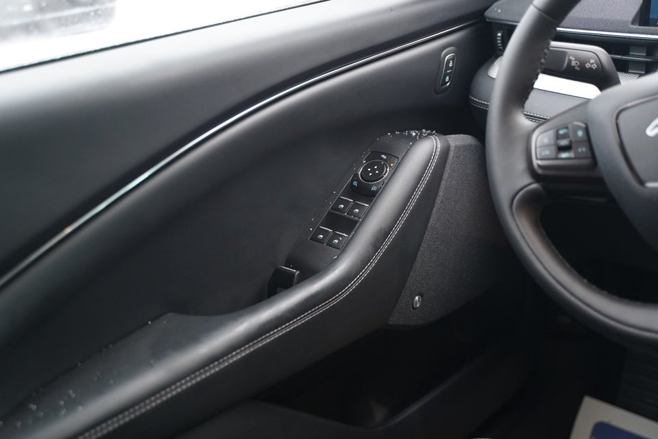 Ford Mustang Mach-E 72 Standard Range 5d