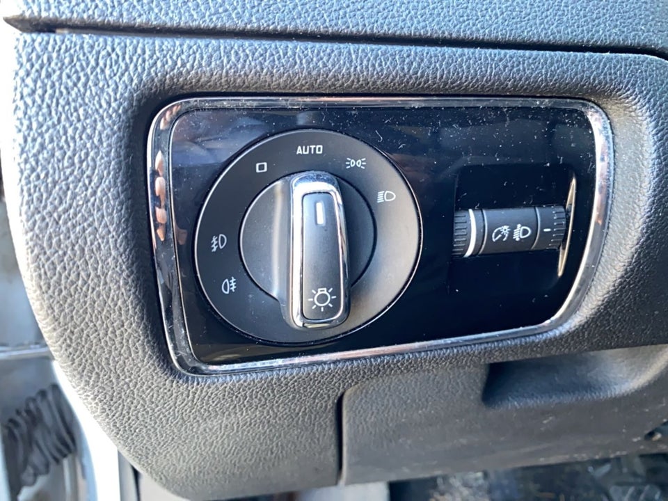 Skoda Superb 2,0 TDi 140 Ambition Combi 5d