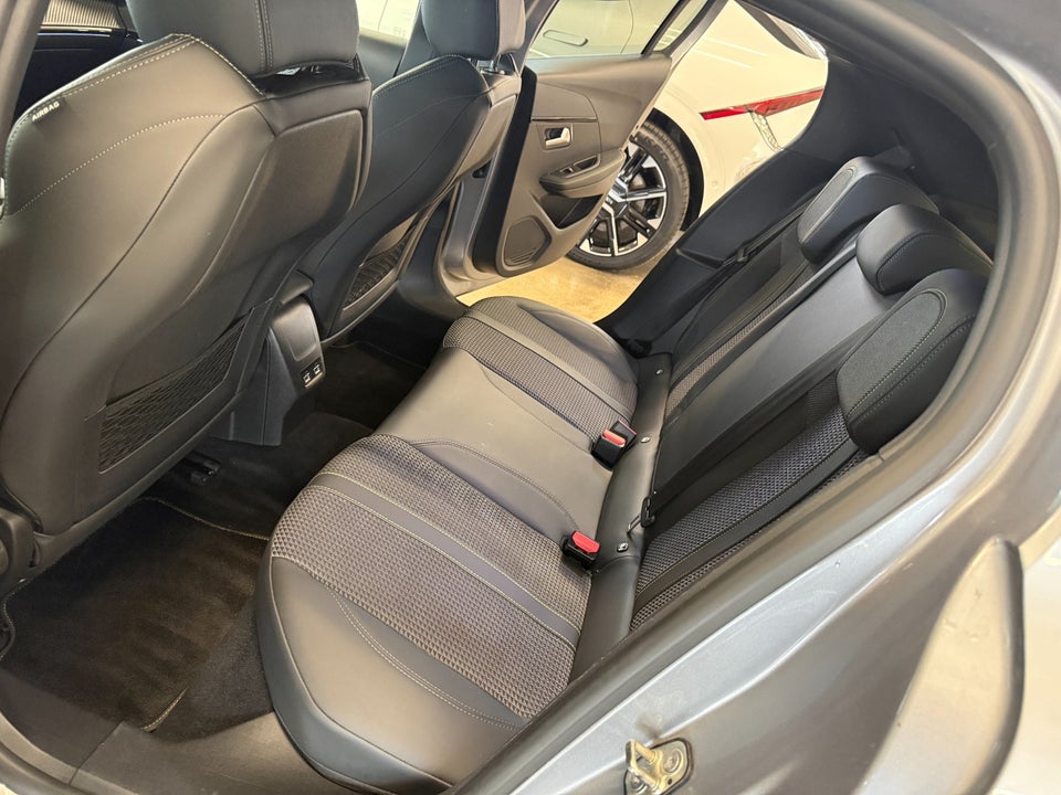 Peugeot e-208 50 GT Line 5d