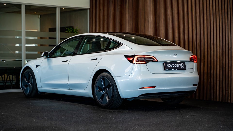 Tesla Model 3 Long Range AWD 4d