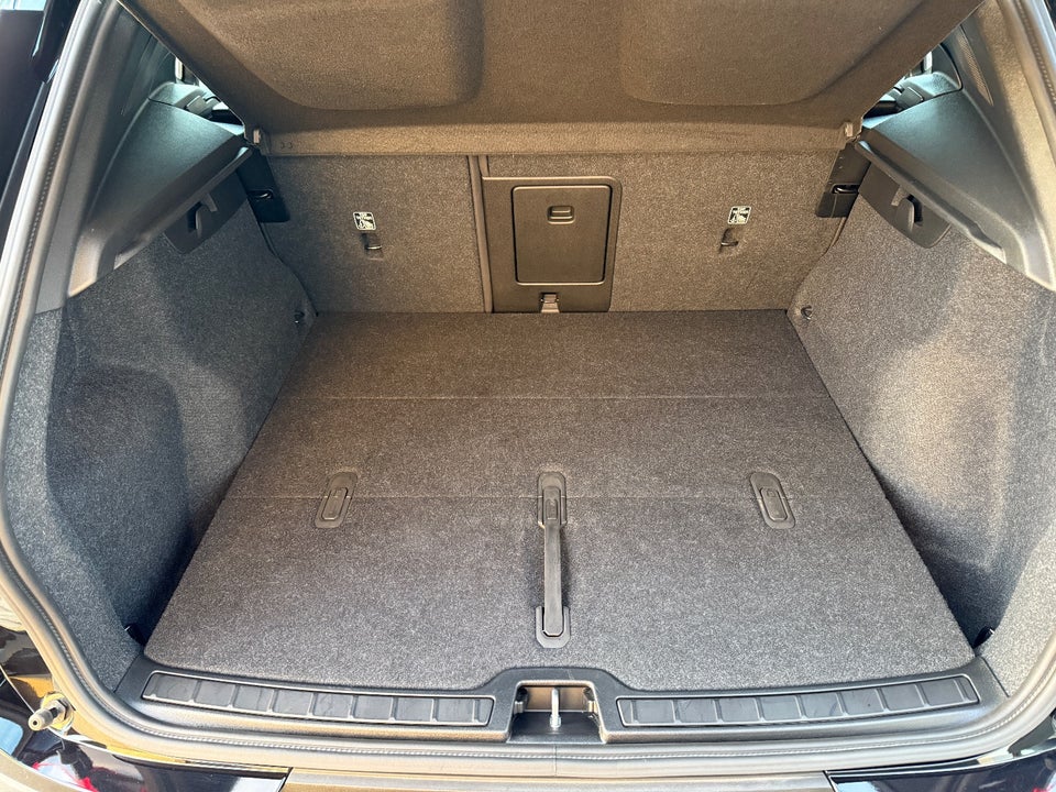 Volvo EX40 Extended Range Black Edition 5d