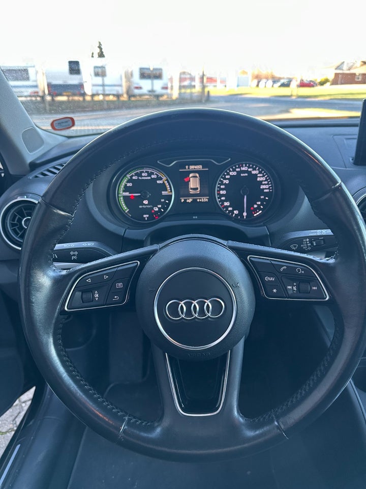 Audi A3 1,4 e-tron Sportback S-tr. 5d